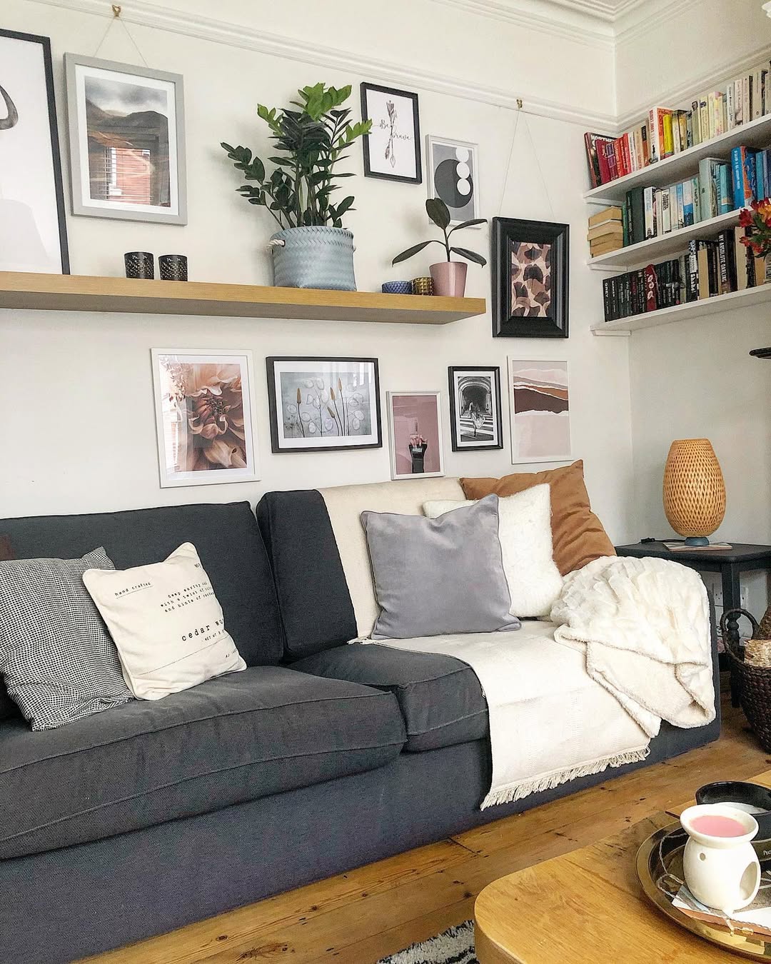 31+ Stunning Living Room Gallery Wall Ideas to Elevate Your Space