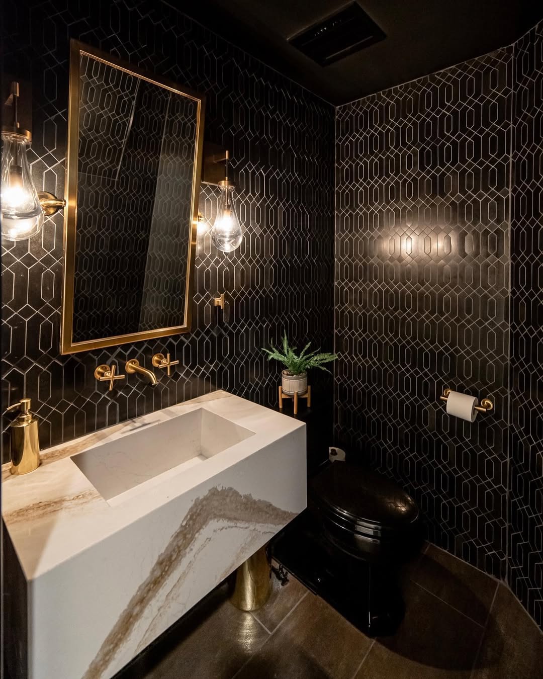 21+ Black Tile Bathroom Ideas for a Chic & Timeless Design