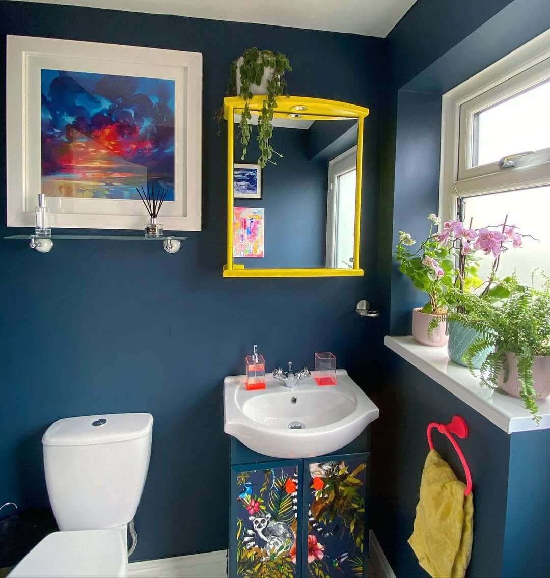 25+ Navy Blue Bathroom Wall Ideas for a Bold and Luxurious Look