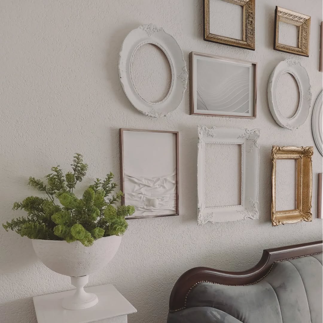 31+ Stunning Living Room Gallery Wall Ideas to Elevate Your Space