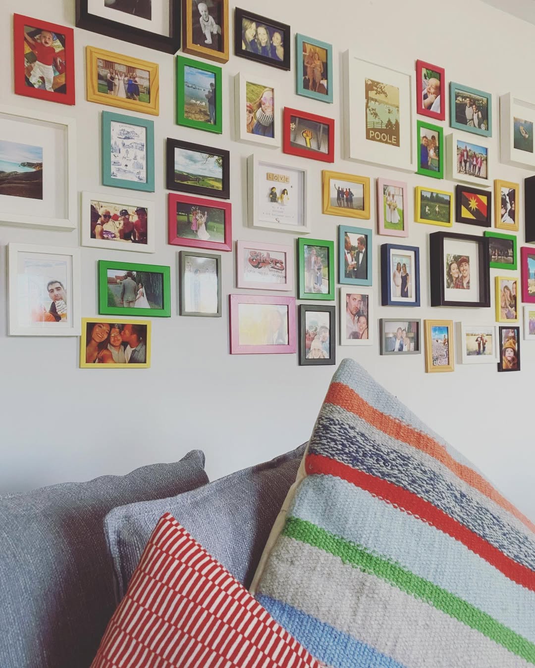 31+ Stunning Living Room Gallery Wall Ideas to Elevate Your Space