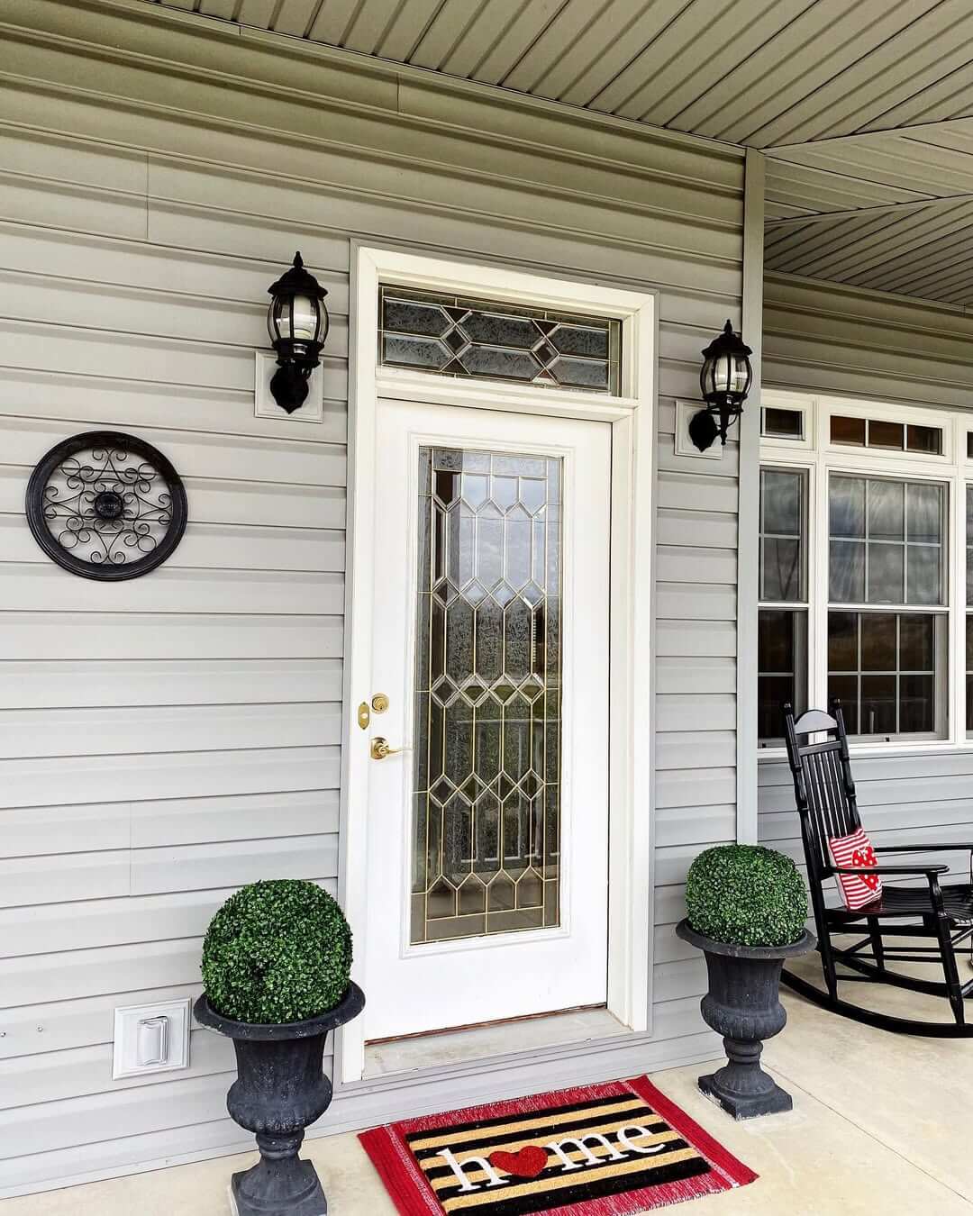 17+ Valentine Front Porch Ideas for a Festive & Cozy Entrance