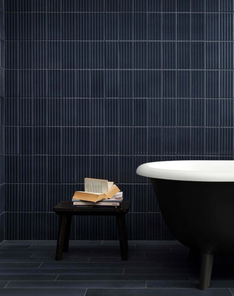 25+ Navy Blue Bathroom Wall Ideas for a Bold and Luxurious Look