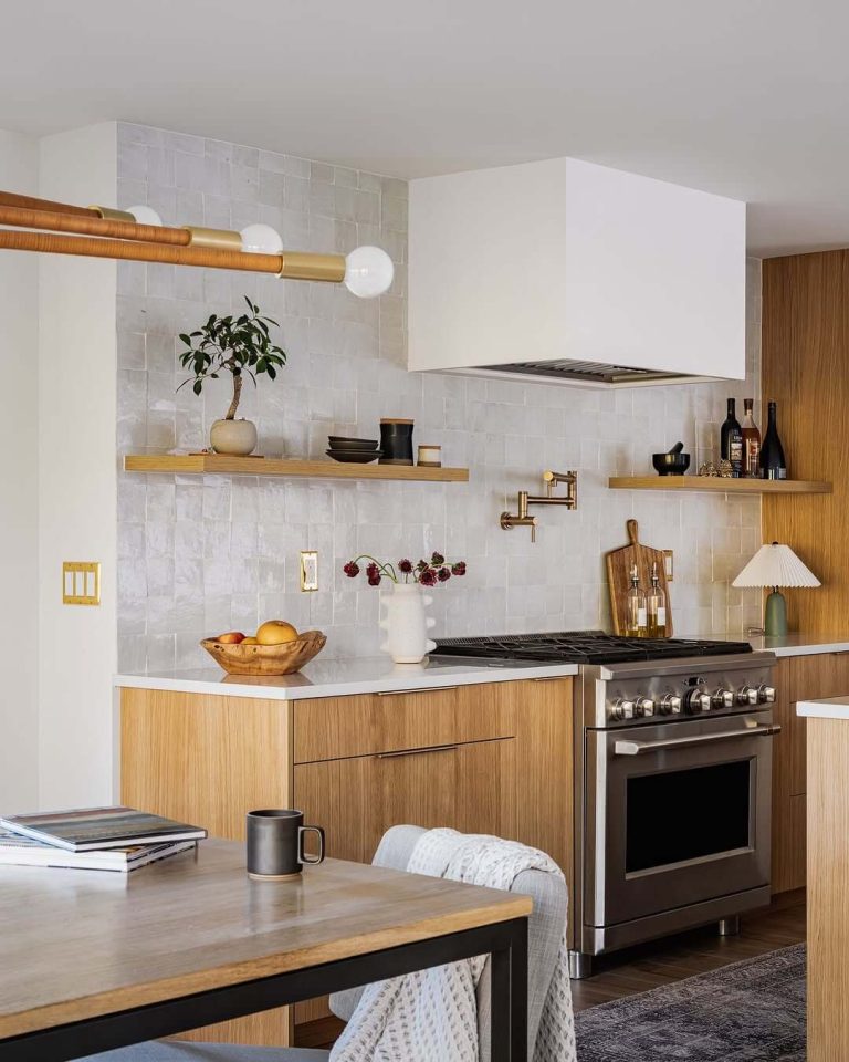Stunning White Oak Kitchen Cabinets That Redefine Modern Elegance