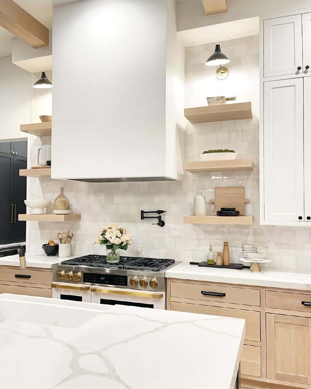 Stunning White Oak Kitchen Cabinets That Redefine Modern Elegance