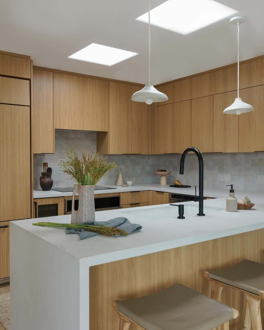 Stunning White Oak Kitchen Cabinets That Redefine Modern Elegance