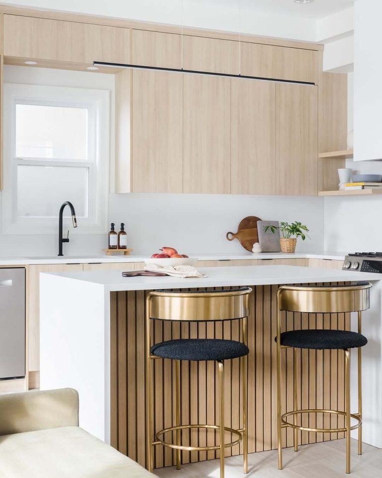 Stunning White Oak Kitchen Cabinets That Redefine Modern Elegance