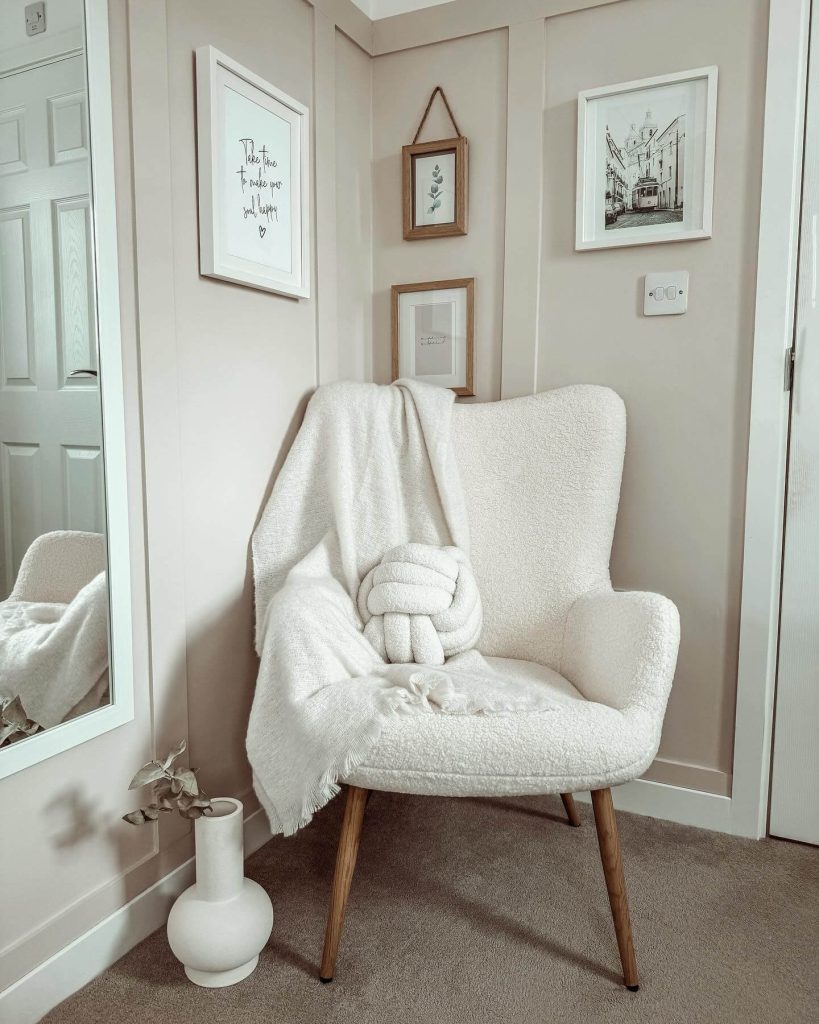 1. Scandi-Cozy Accent Chair for Serene Corners