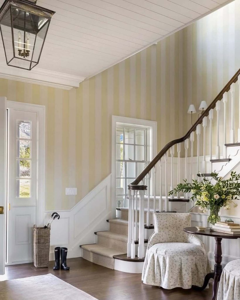 10. Statement Florals in Unexpected Corners