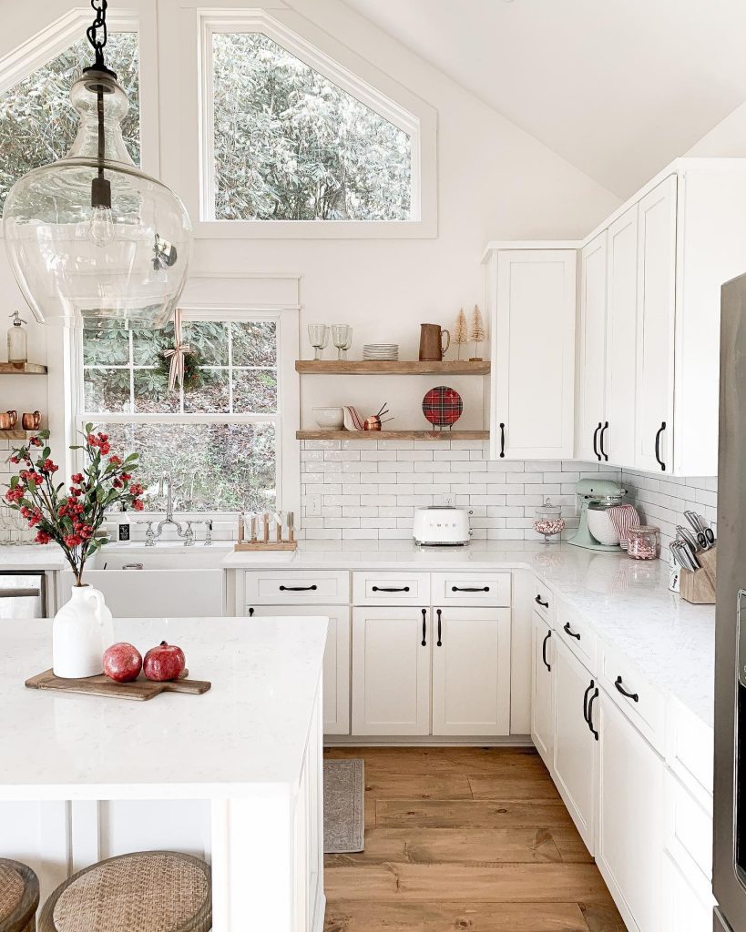 11. Brighten the Kitchen with All-White Farmhouse Finishes