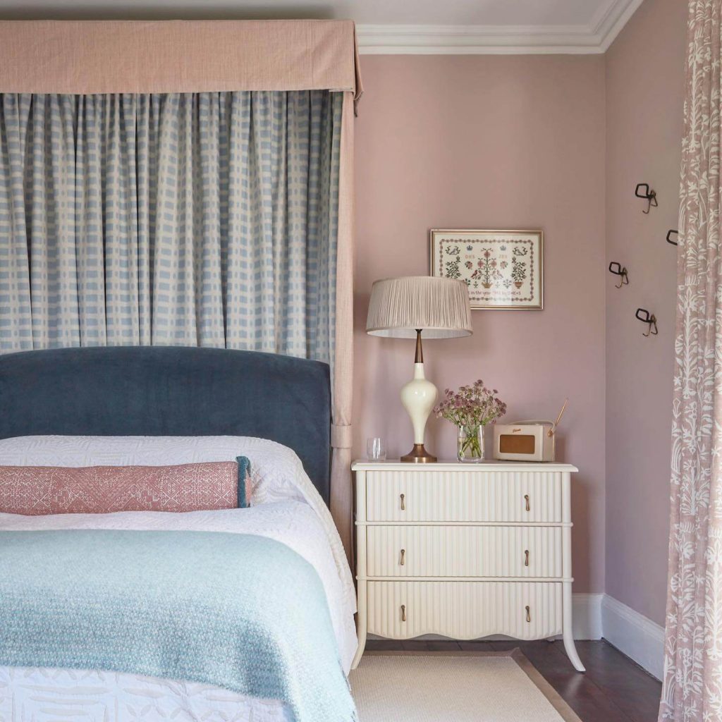 14. Blush and Gray Glam for the Modern Diva