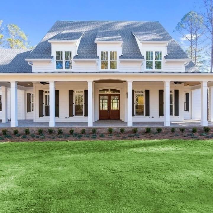 14. Southern Grandeur with Timeless Symmetry