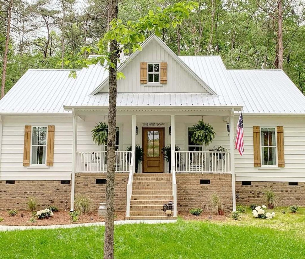 15. Cottage Warmth with a Raised Foundation