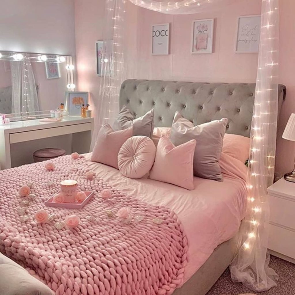 17. Light Pink Layers with Soft Fairy Lights