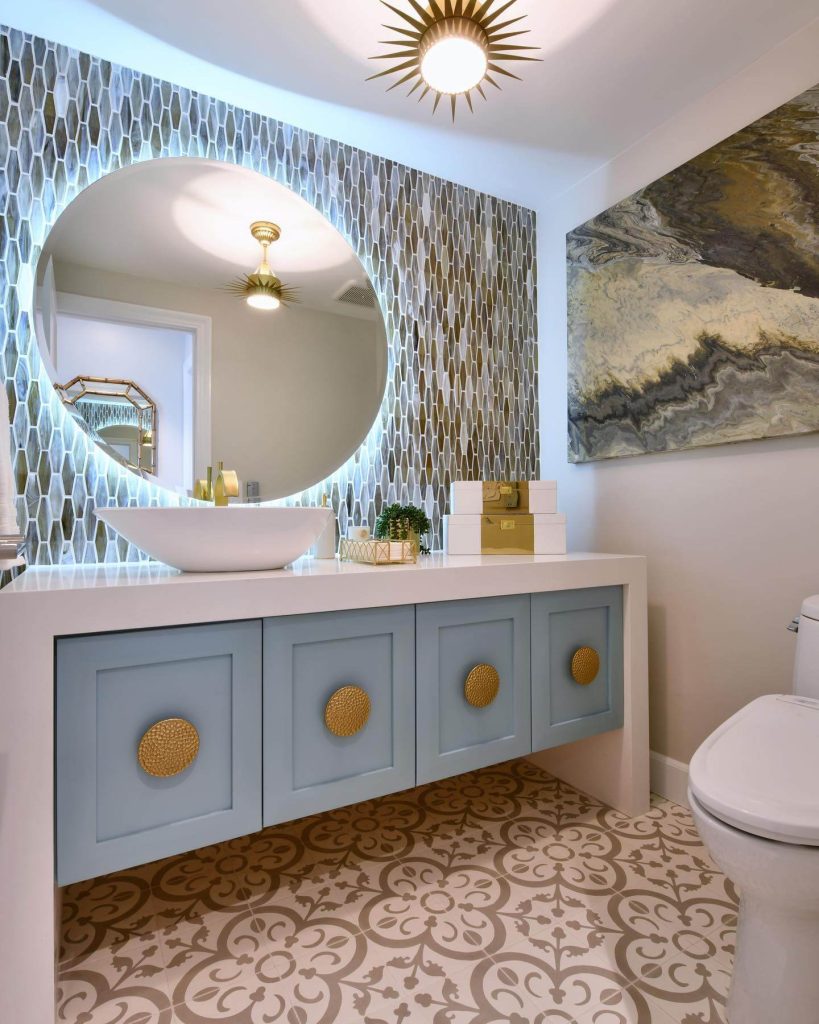 17. Glamorous Mid-Century Modern With a Pop of Blue
