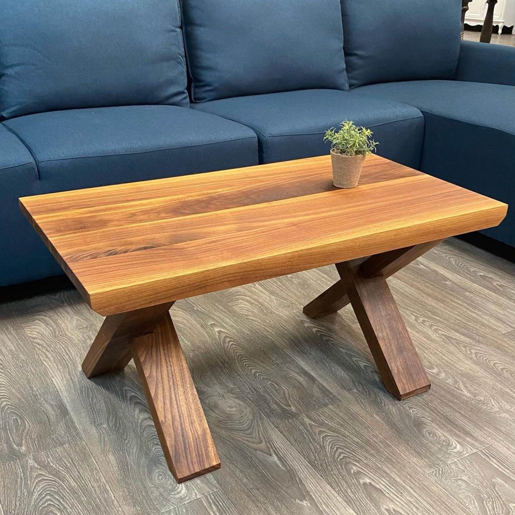 18. Bold Simplicity with Natural Wood Grain