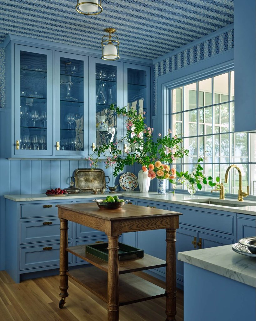 18. Monochrome Magic with Patterned Ceilings and Walls