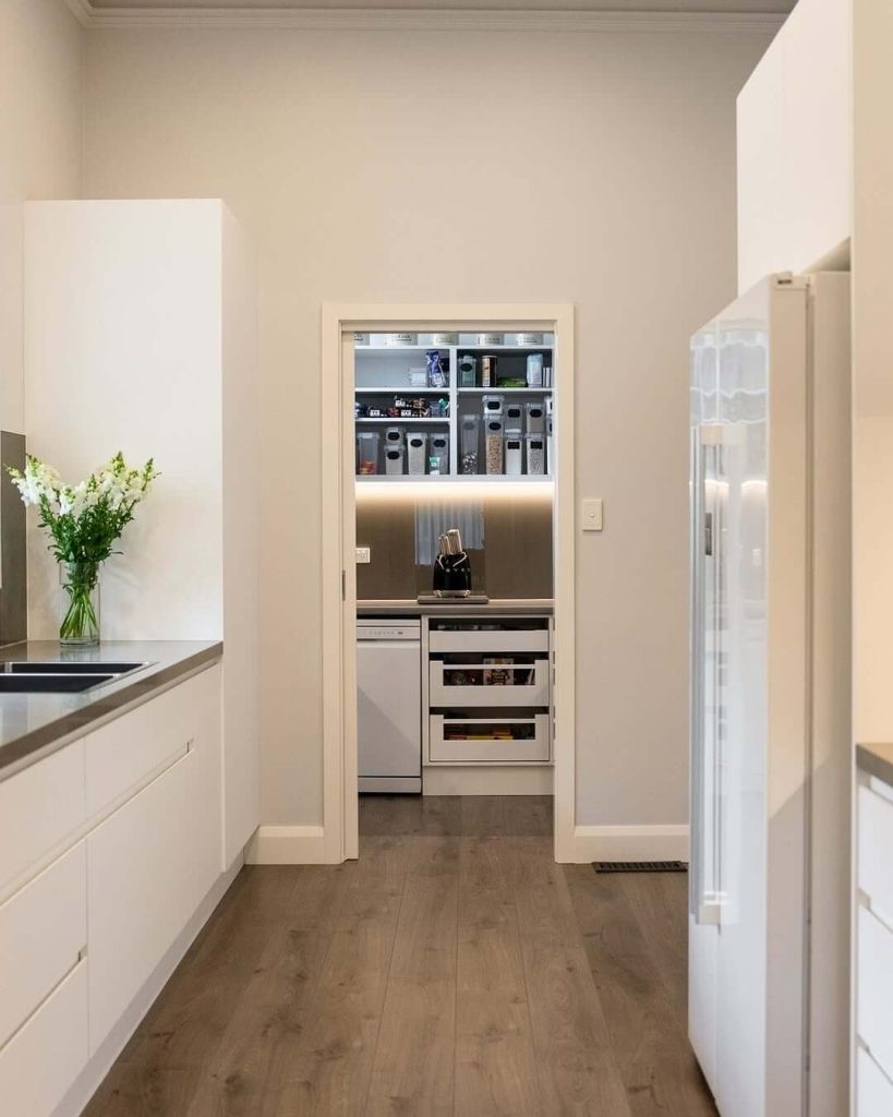 2. All-White Cabinets for a Sleek, Minimalist Aesthetic