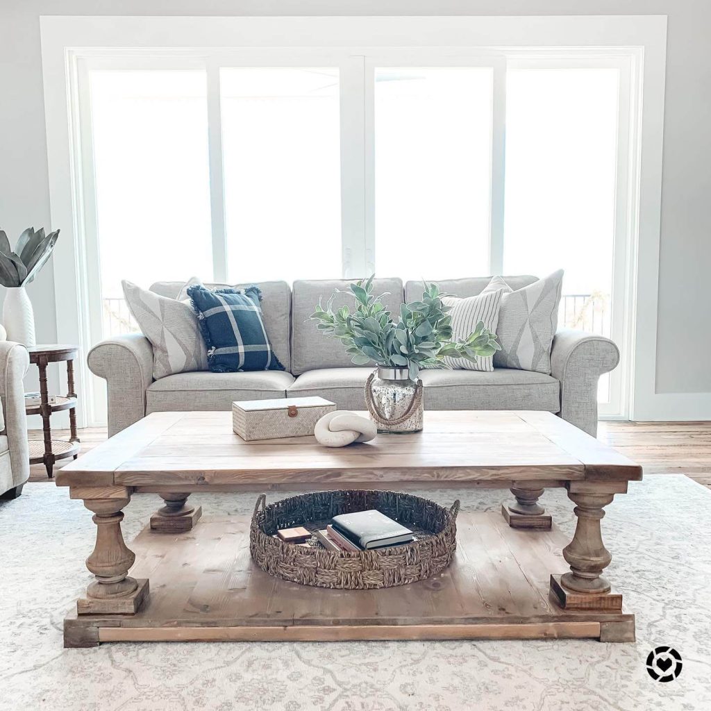 20. Timeless and Balanced Farmhouse Styling