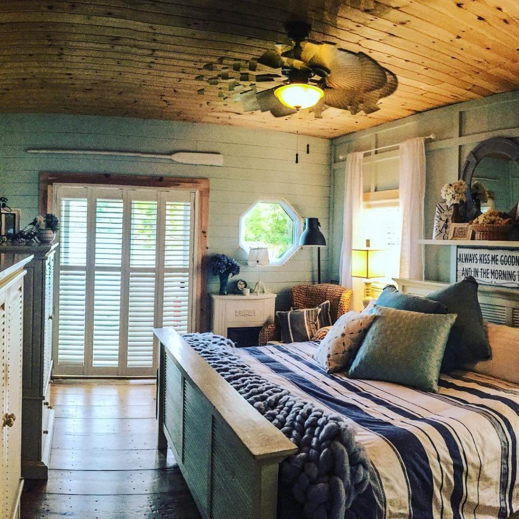 21. Rustic Coastal Cottage with Nautical Nostalgia