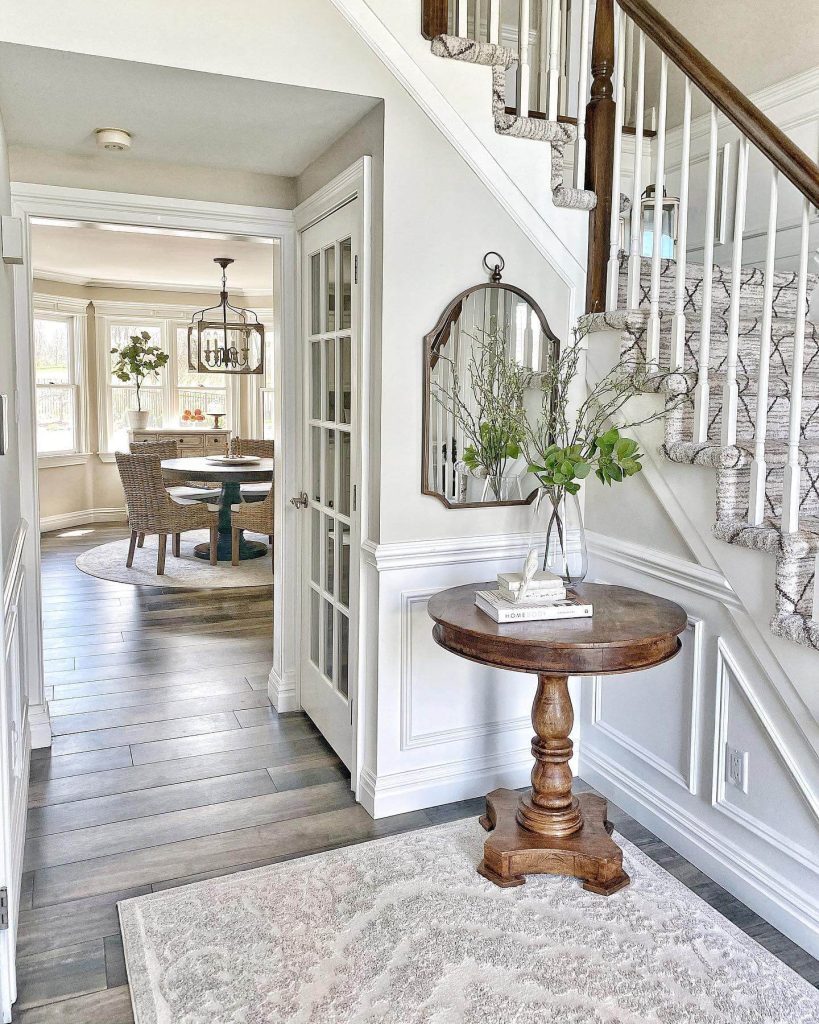 23. Classic Cottage Charm in a Tight Nook
