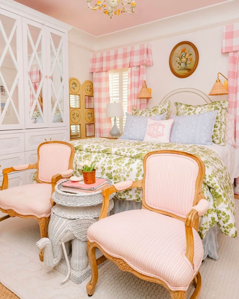 24. Chic and Delicate in a Soft Blush Palette