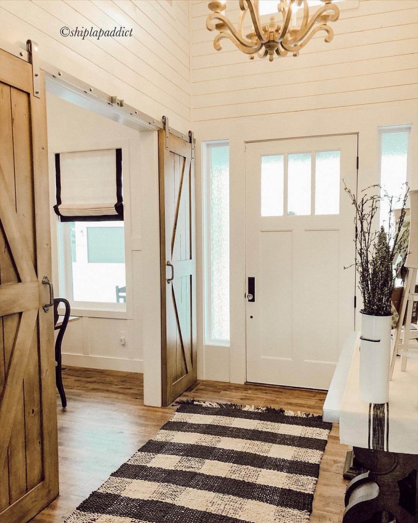 25. Barn-Inspired Charm with Modern Flow