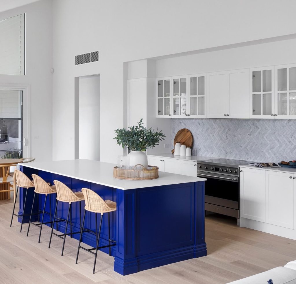 28. Crisp Contrast: Classic White Meets Bold Royal Blue