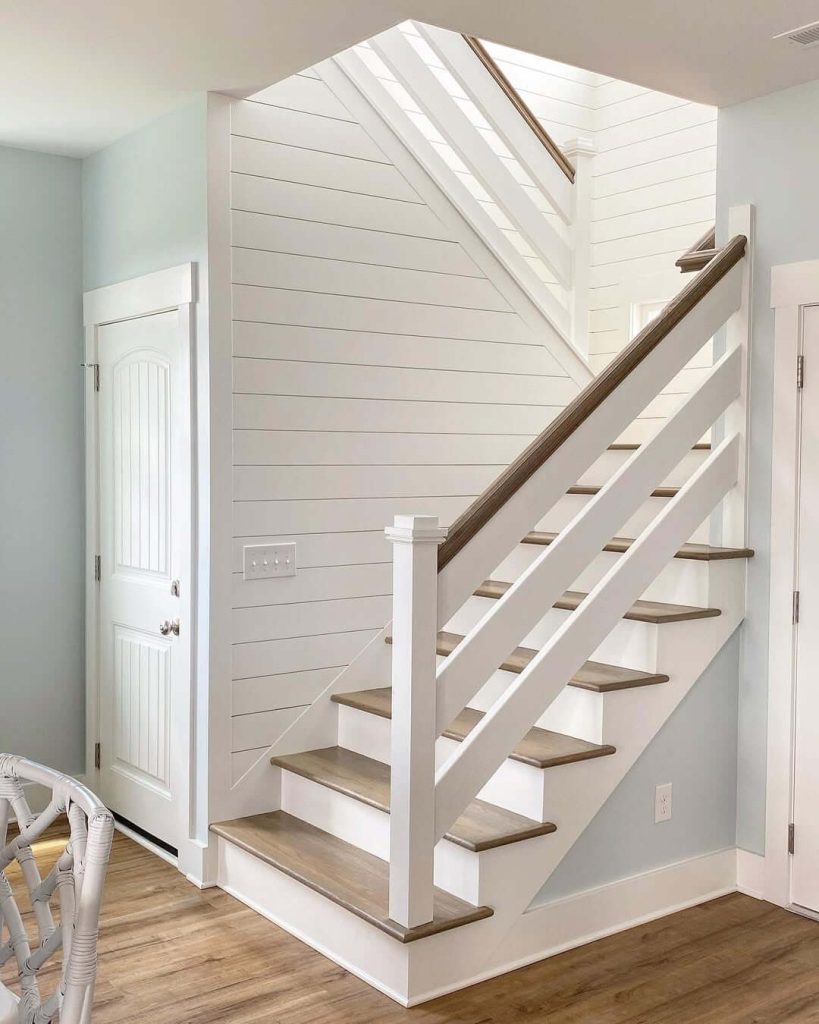 7. Compact and Crisp Corner Staircase