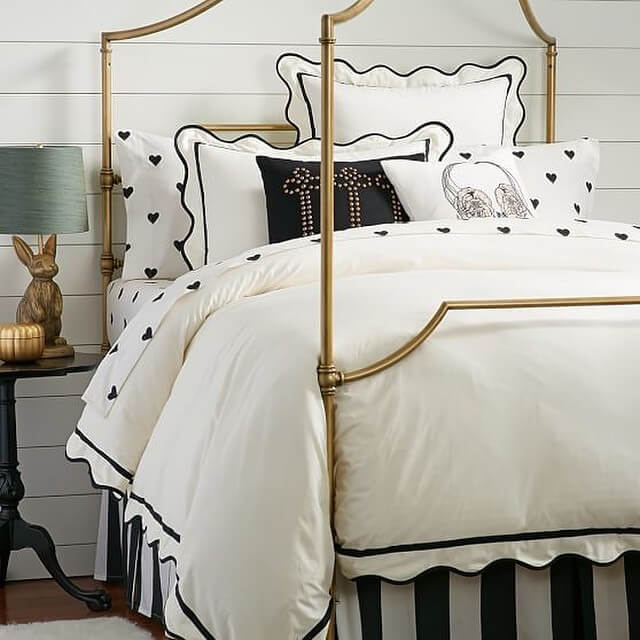 7. Sweet Meets Chic with Pink & Gold Accents