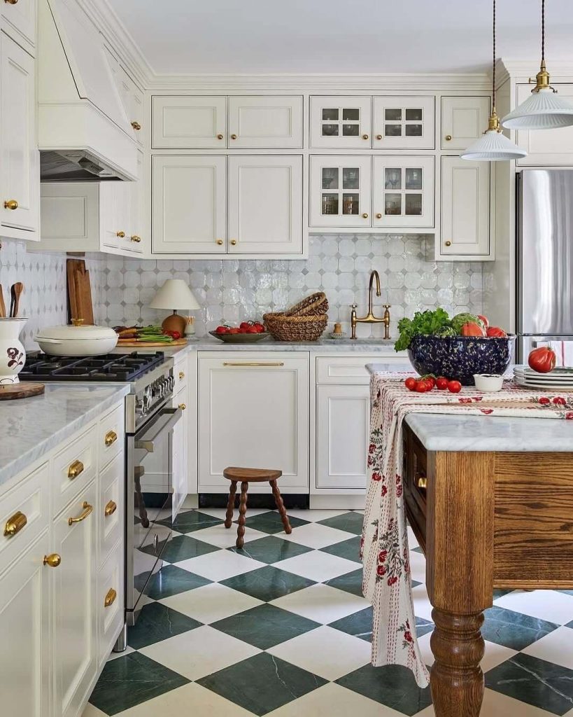 9. Classic Ivory Cabinets for a Vintage Farmhouse Look