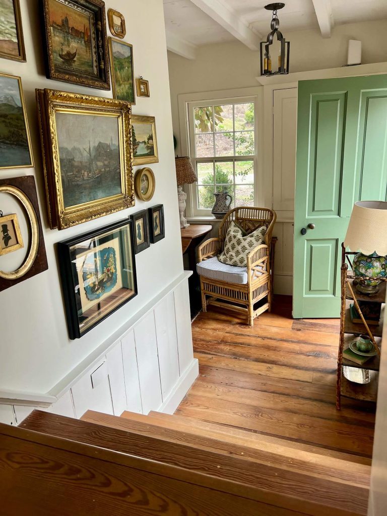 10. Vintage Seaside Vibes in a Cozy Stairwell