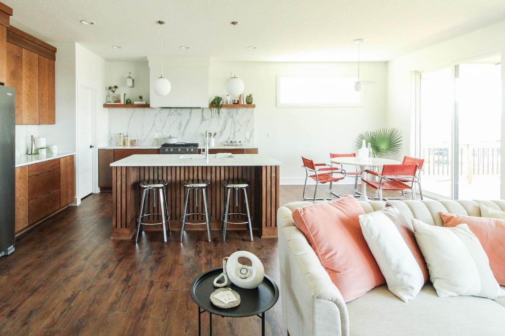 15. Open-Concept Living with a Mid-Century Color Pop