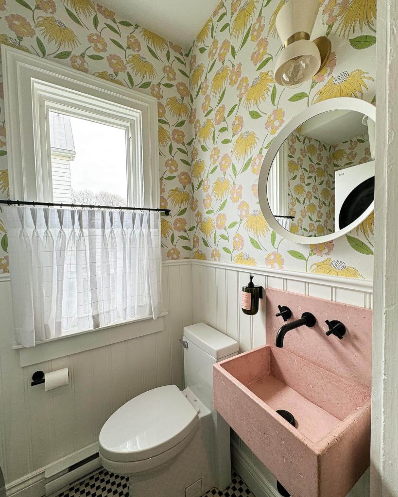 18. Retro Cheer: Sunny Florals with a Playful Edge