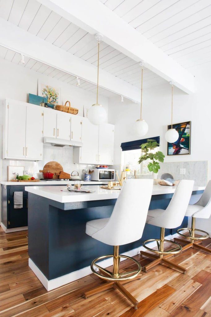 19. Modern Simplicity with Sculptural Art Pieces