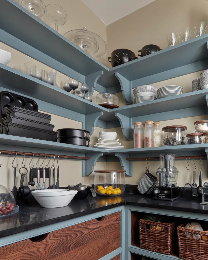 21. Statement Shelving with Two-Tone Cabinetry