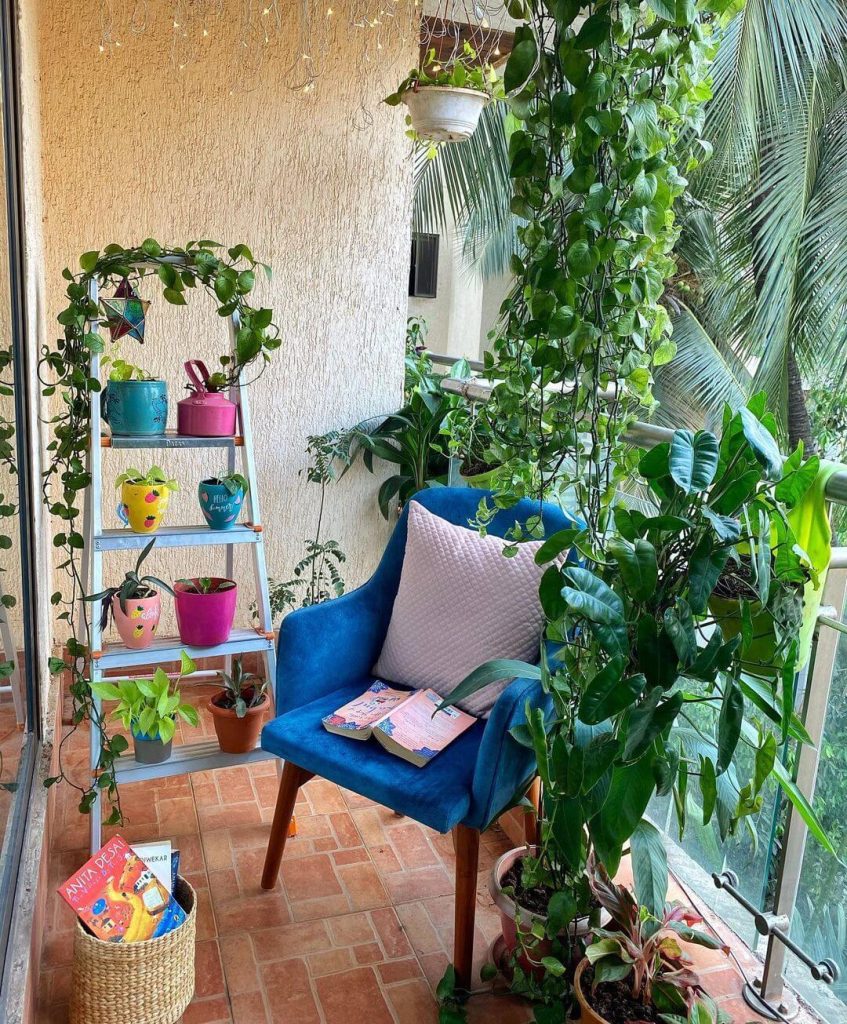 23. Bright Botanical Reading Nook with a Pop of Blue