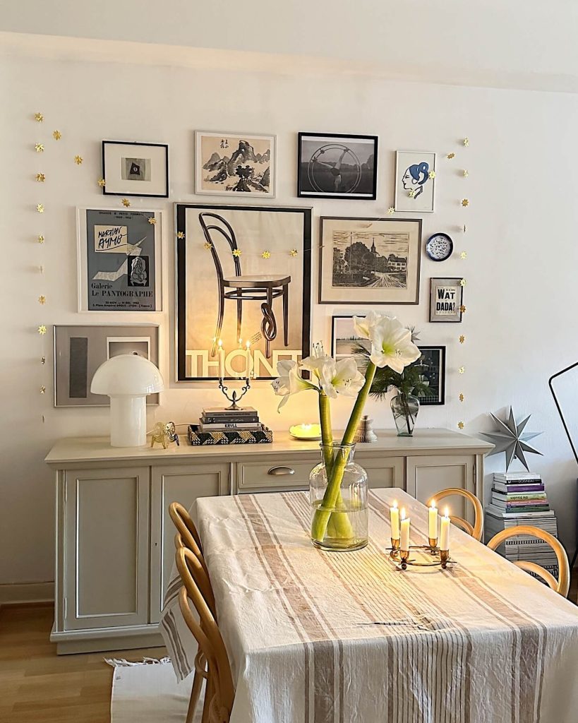 23. Café-Inspired Dining Wall: Graphic and Cozy with Euro Flair