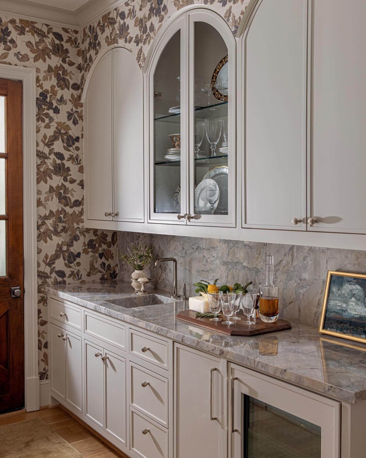 Elegant Butler’s Pantry Ideas for a Luxurious Kitchen
