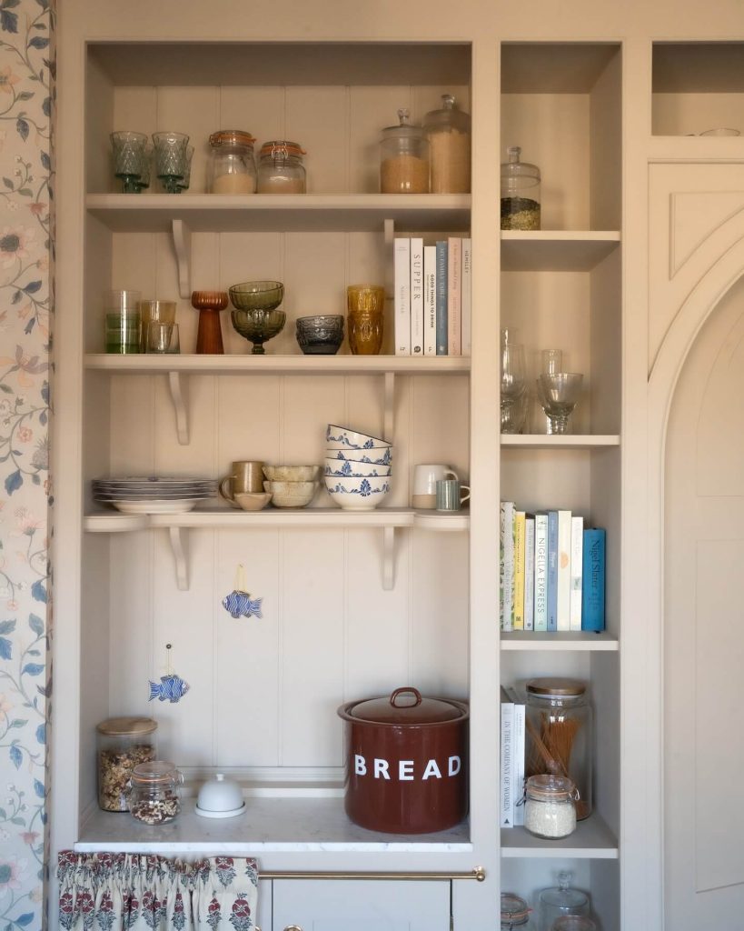 8. Built-In Open Shelves With Vintage Vibes
