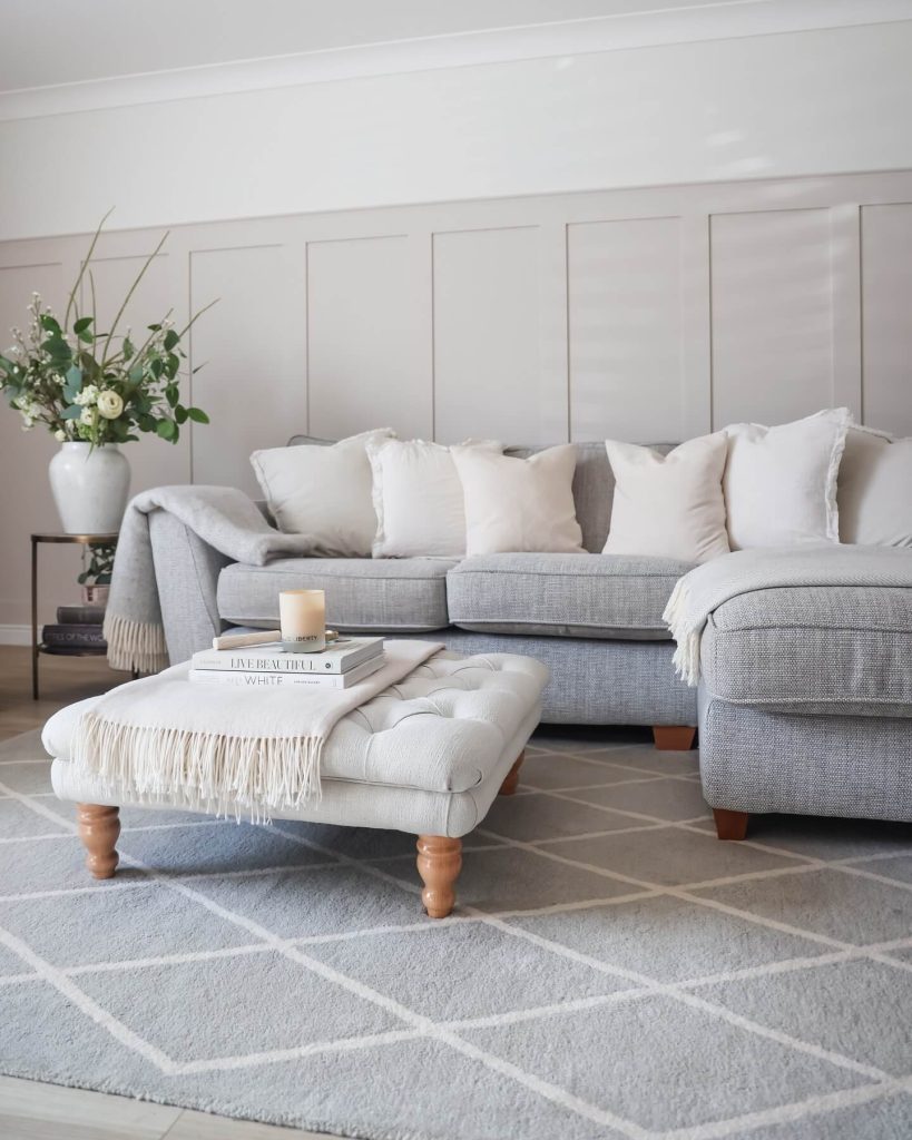 10. Modern and Cozy Living Room with Soft Textures and Simple Accents
