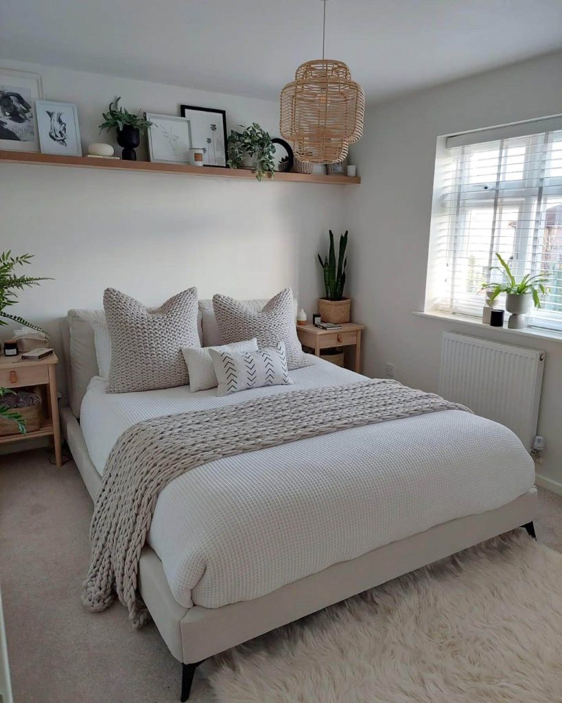 11. Soft Neutrals with an Earthy Shelf Accent