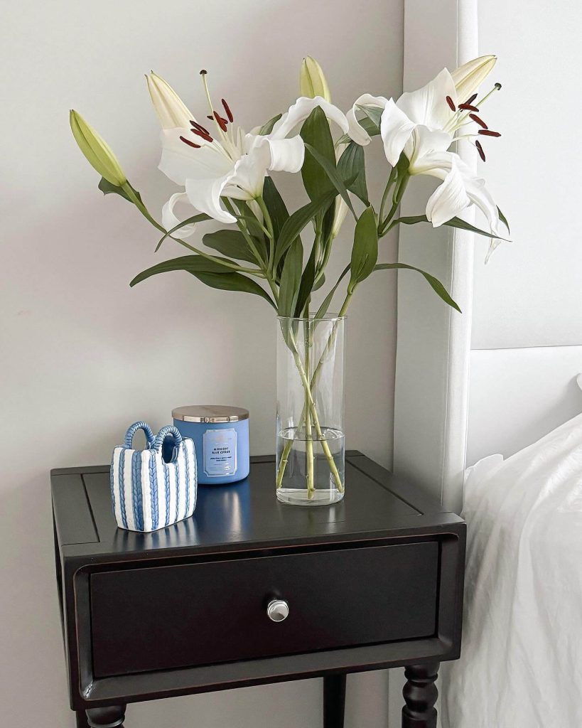 15. Fresh and Inviting with Bright Florals