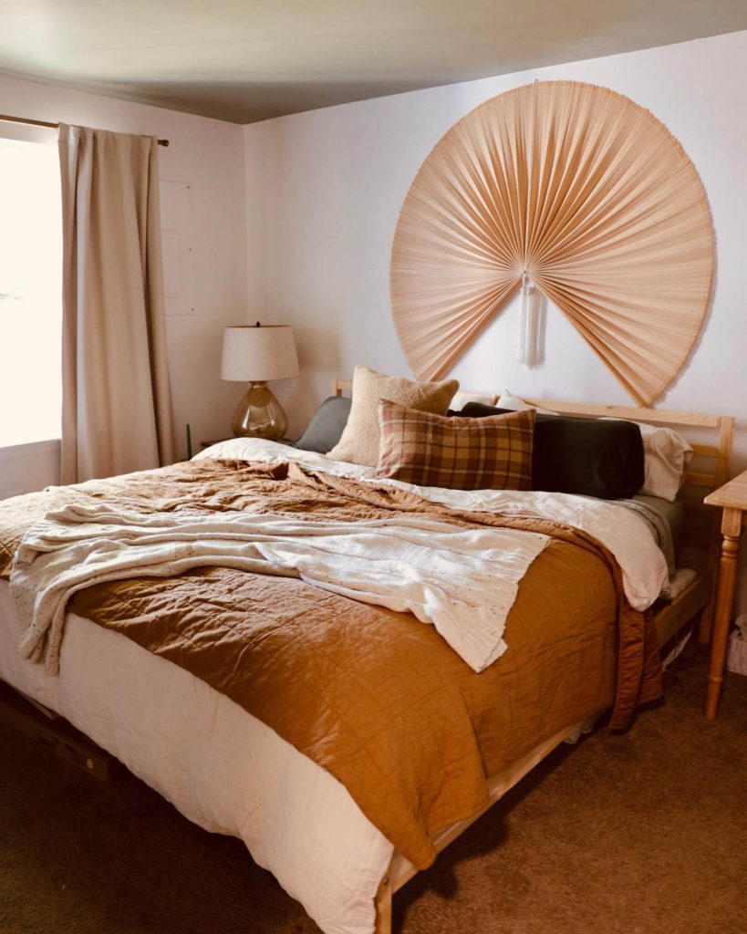 16. Warm Neutrals with a Natural Statement Wall