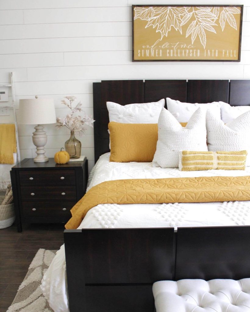 17. Golden Mustard Accents for a Bright Autumn Pop