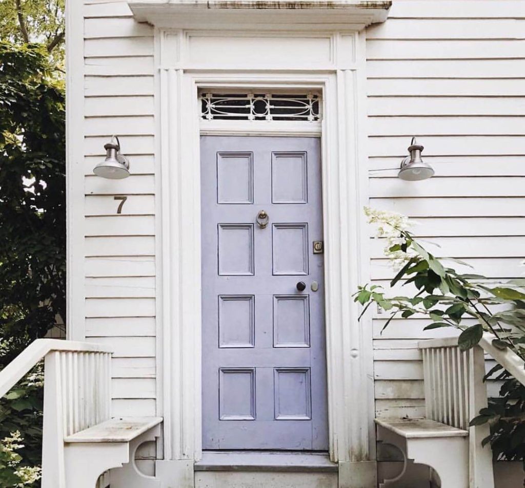 18. Lavender for a Unique, Calm Entrance