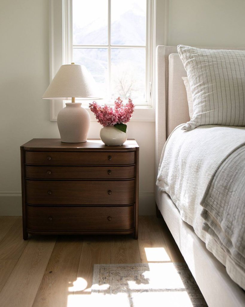 20. Elegant and Soft with Fresh Florals