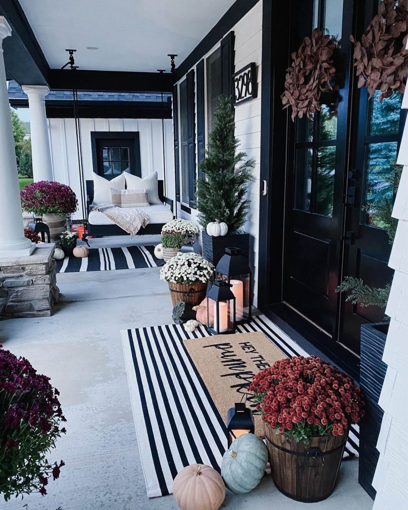 23. Porch Swing + Pattern Play = Cozy Fall Vibes
