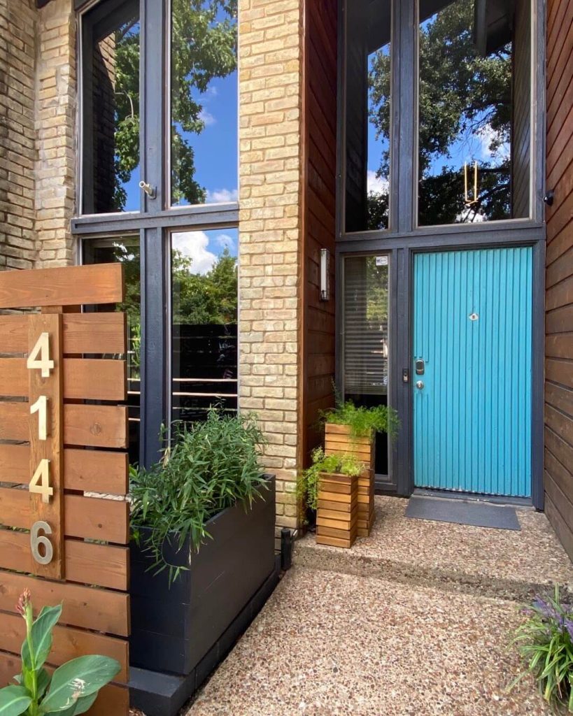 3. Coastal Charm: Turquoise for a Breezy Entrance