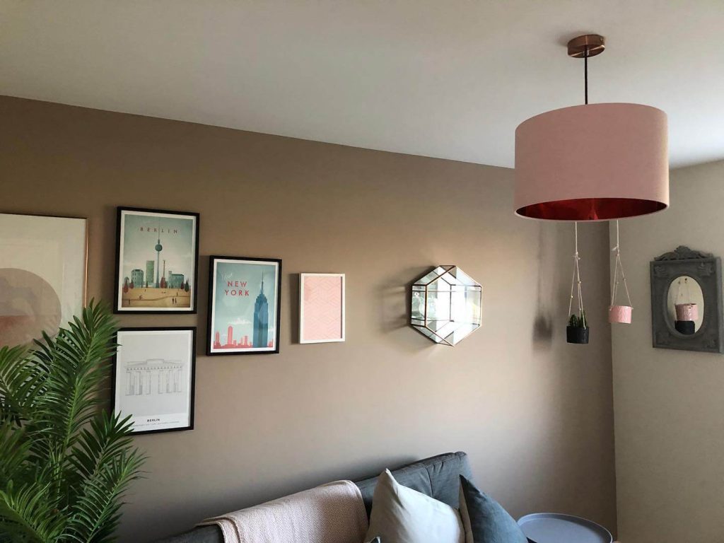 3. Earthy Tones with Subtle Pops of Pink: A Playful Yet Relaxing Space